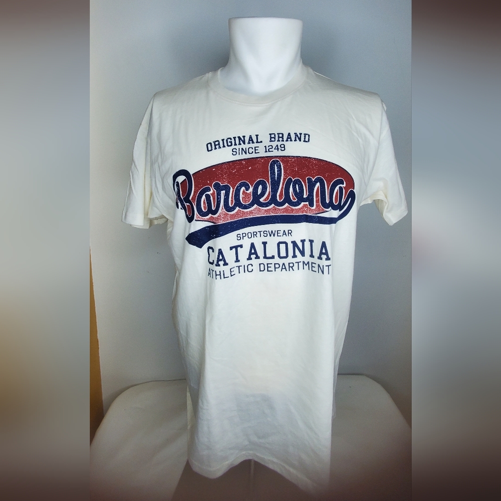 NWT Smile Originals Size M-Men "Barcelona"White Crew Neck Tshirt 100%cotton